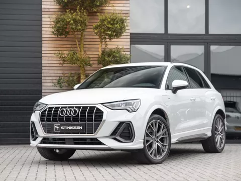 Audi Q3 45 TFSI e 2x S-Line ACC Trekhaak Stoelv Audi Q3 45 TFSI e 2x S-Line ACC Trekhaak Stoelv