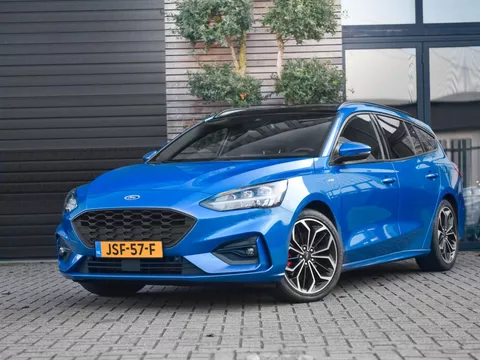 Ford Focus Wagon 1.5 EcoBoost ST Line X Business Feestdagen geopend bel voor een afspraak. Panoramadak, Adaptieve, cruise control Led verlichting, 18 inch Velgen