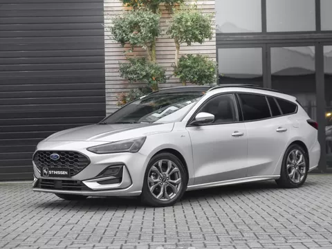Ford Focus Wagon 1.0 EcoBoost Hybrid ST Line X Feestdagen geopend bel voor een afspraak. Panoramadak Virtual Keyless Trekhaak